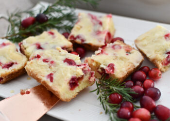 Cranberry-Christmas-Cake-2.jpg